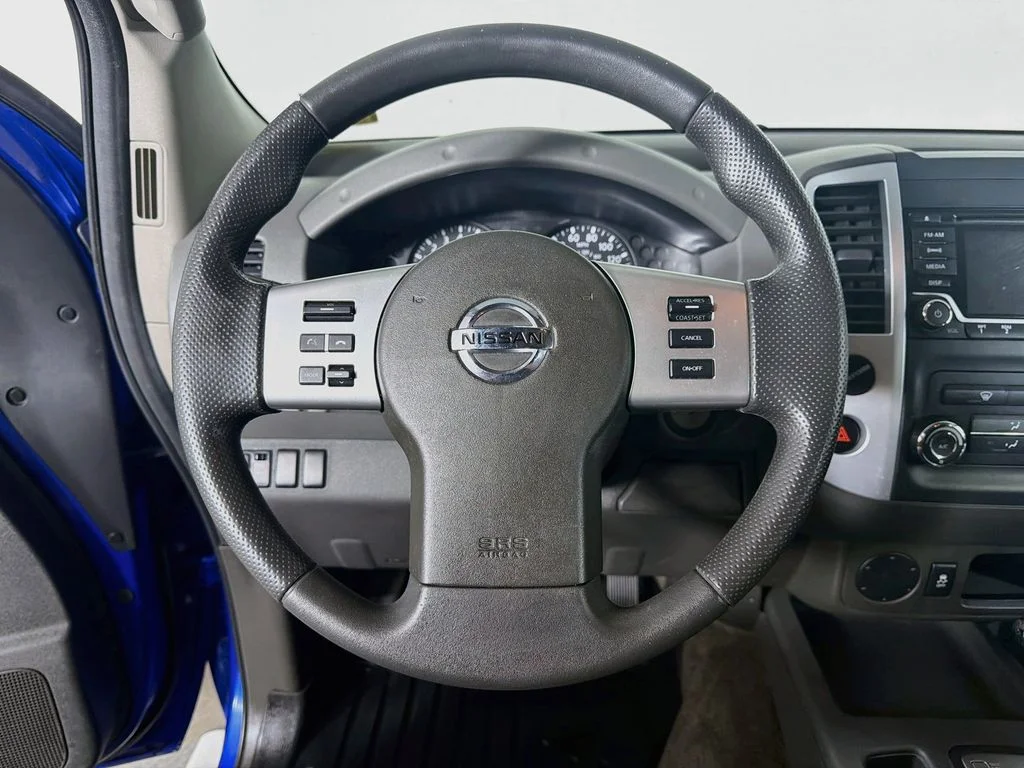 Used 2015 Blue Nissan S image 13