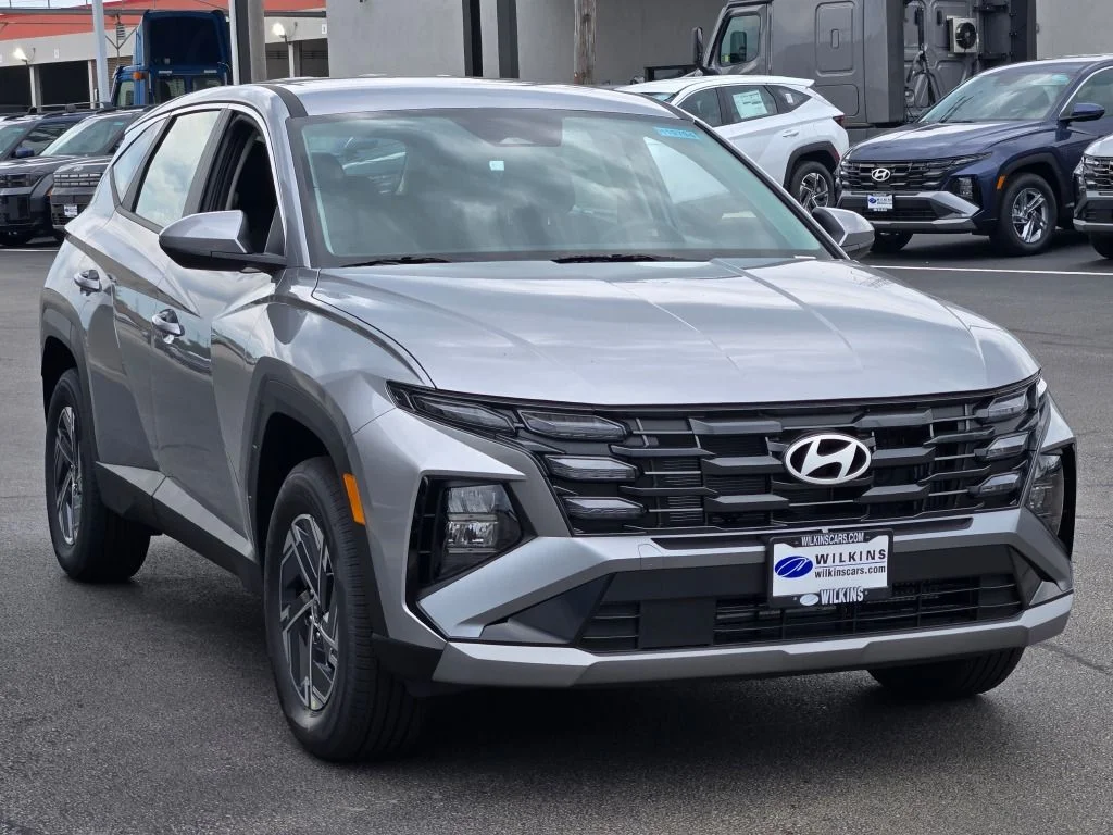 New 2026 Shimmering Silver Hyundai Blue SE image 4