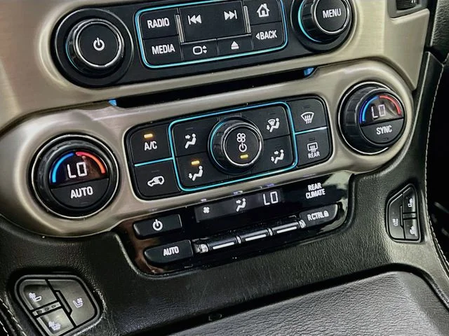 Used 2019 Silver GMC Denali image 19