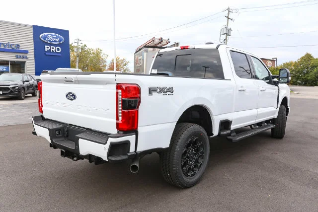 New 2027 Oxford White Ford XLT image 10