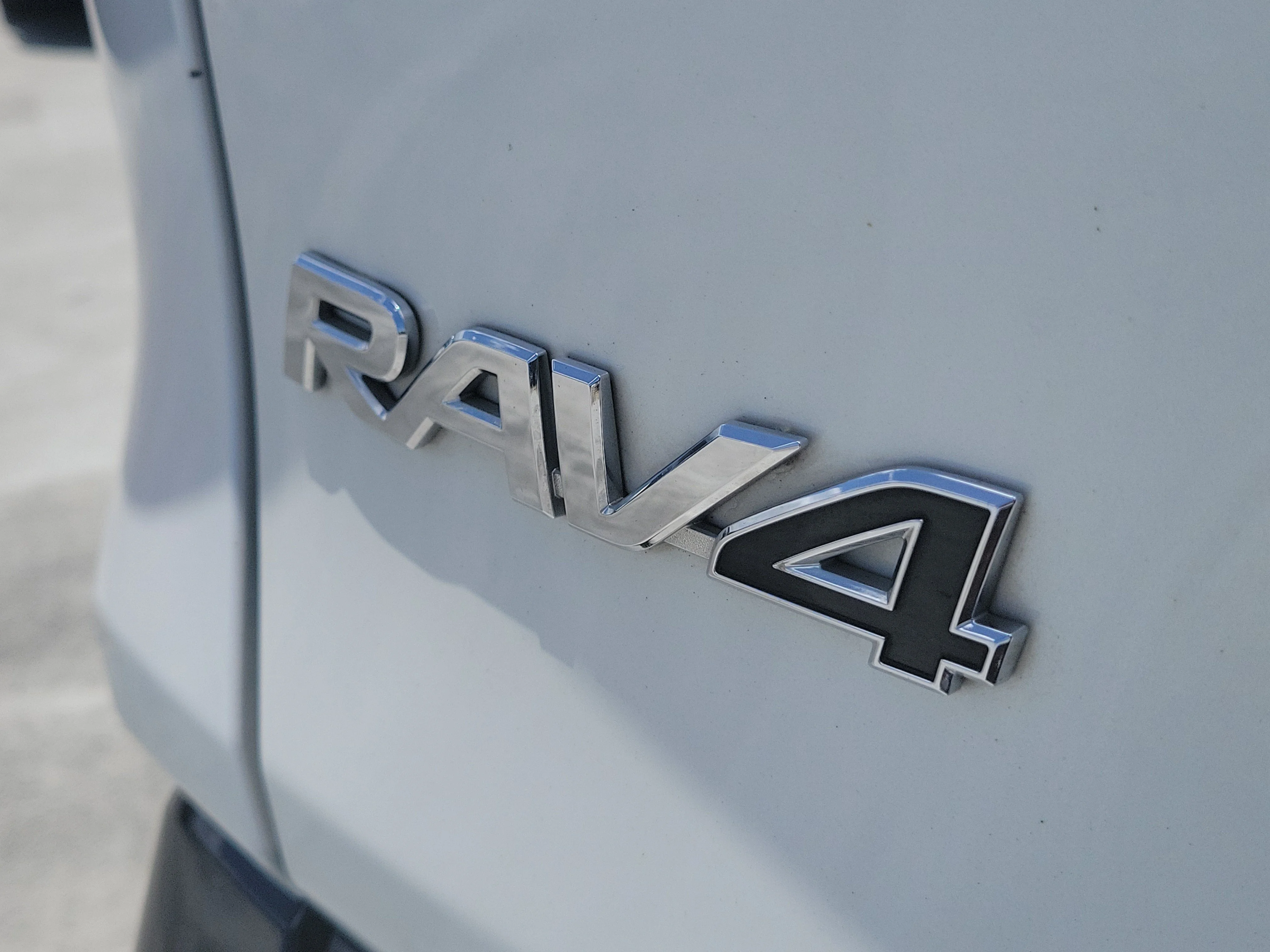 Used 2023 Pearl Toyota SE image 9