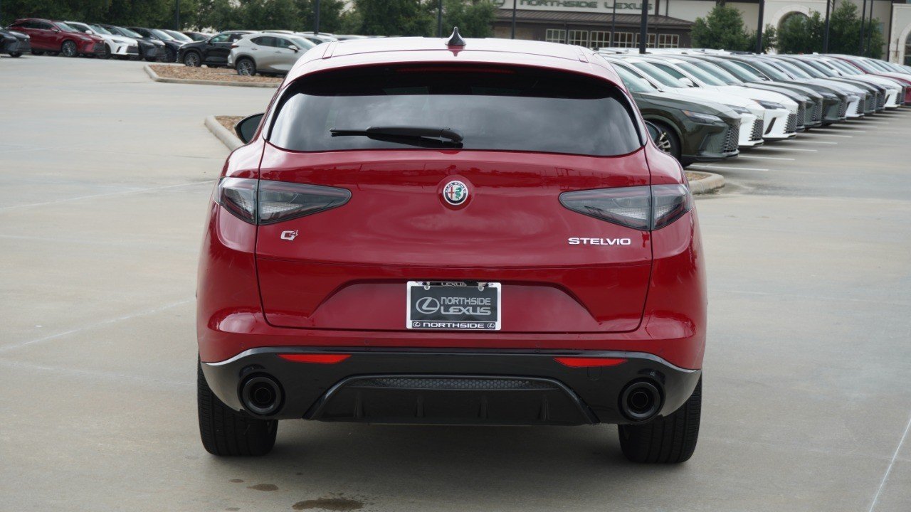 Used 2025 Red Alfa Romeo Intensa image 7
