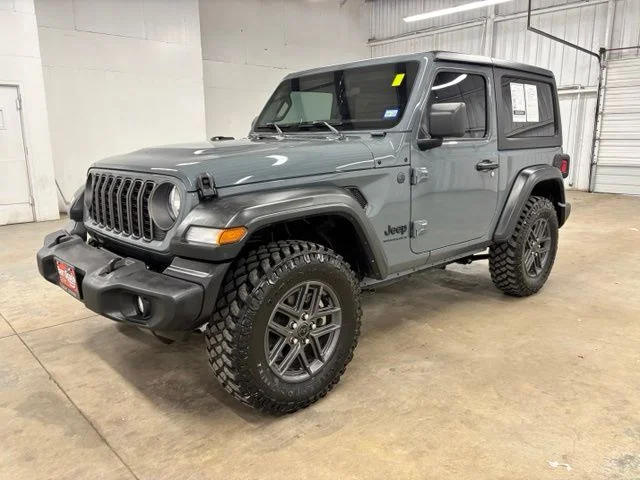 Used 2025 Gray Jeep Sport image 3