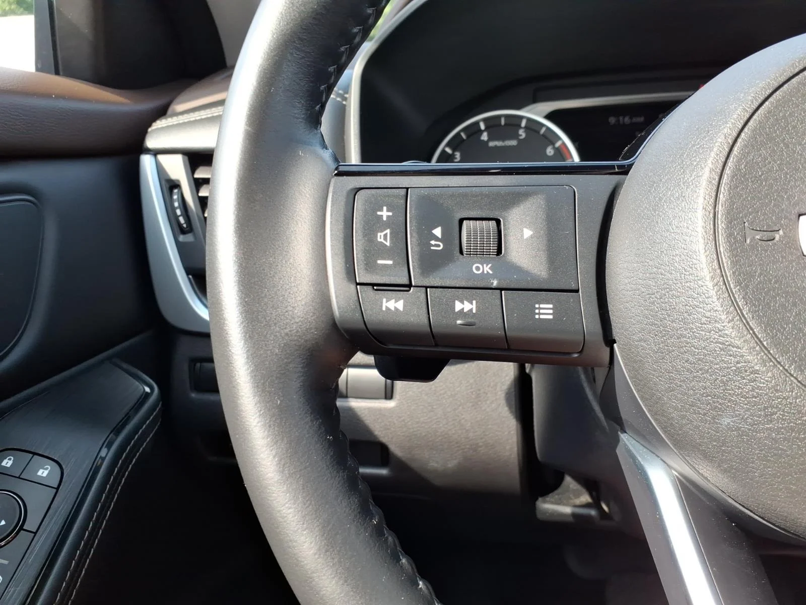 Certified Used 2023 Pearl White Tricoat Nissan SV image 23