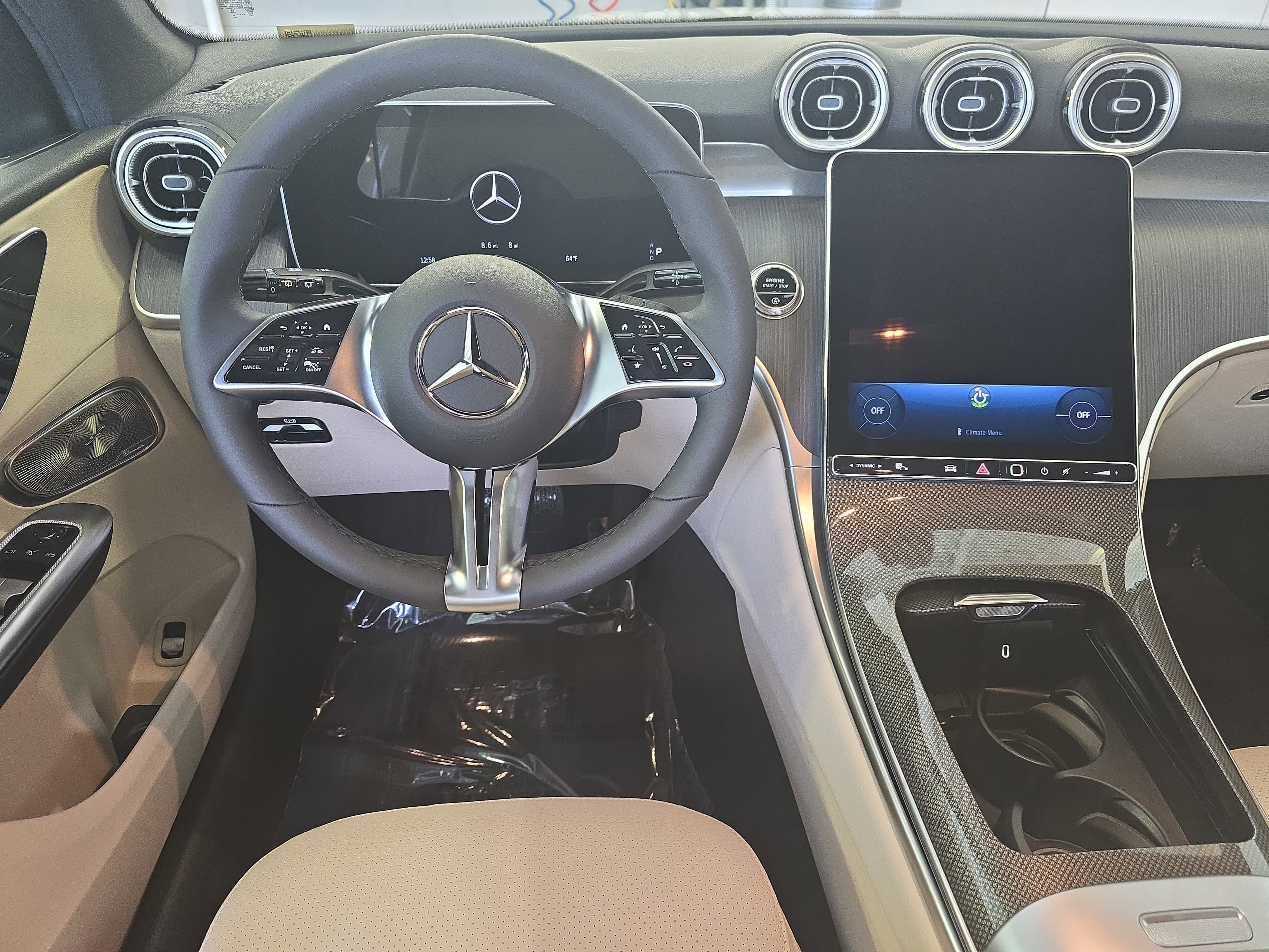 New 2026 MANUFAKTUR Moonlight White Metallic Mercedes-Benz GLC300 image 17