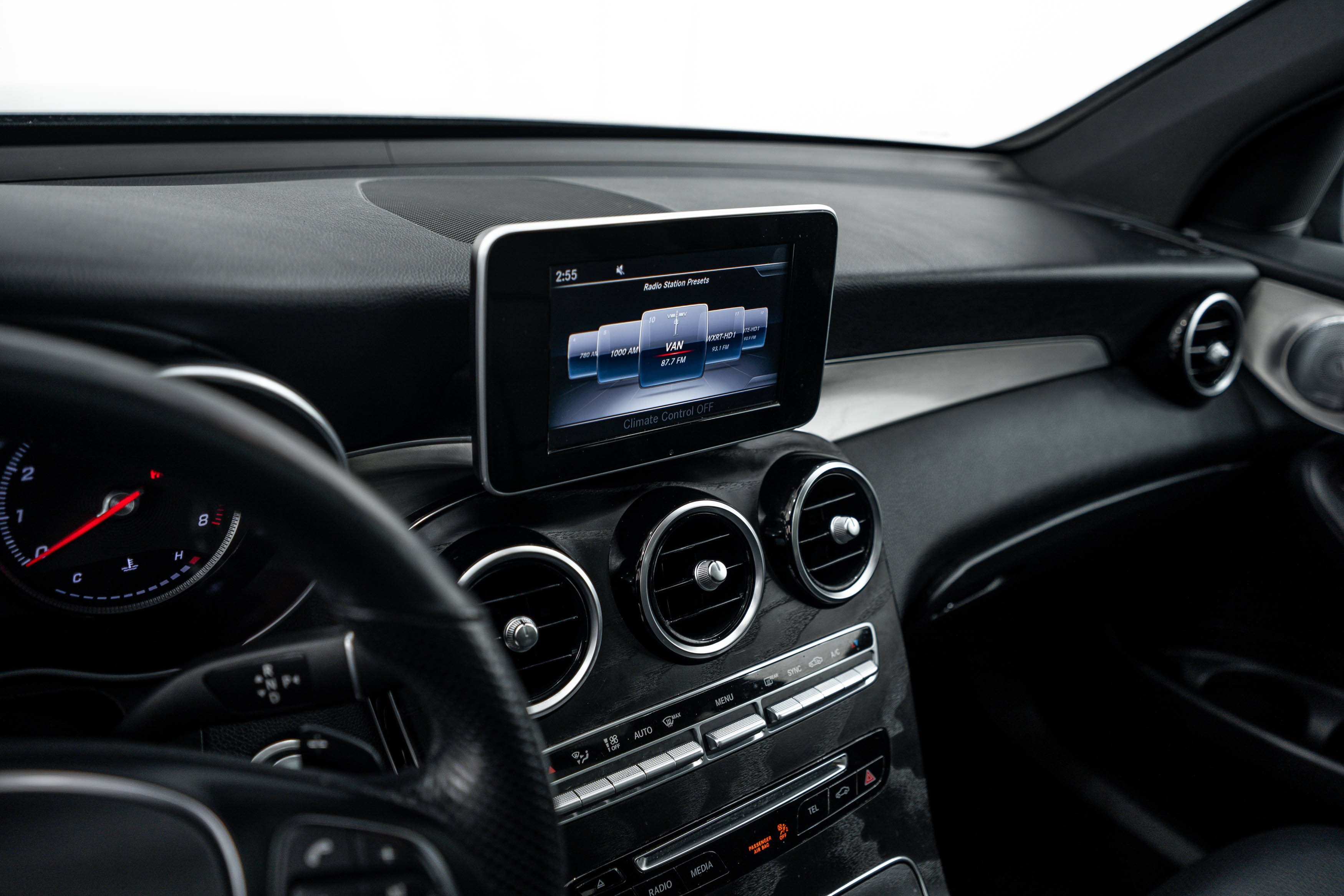 Used 2019 Selenite Grey Metallic Mercedes-Benz GLC 300 image 12