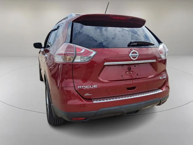 Used 2015 Red Nissan SL image 8