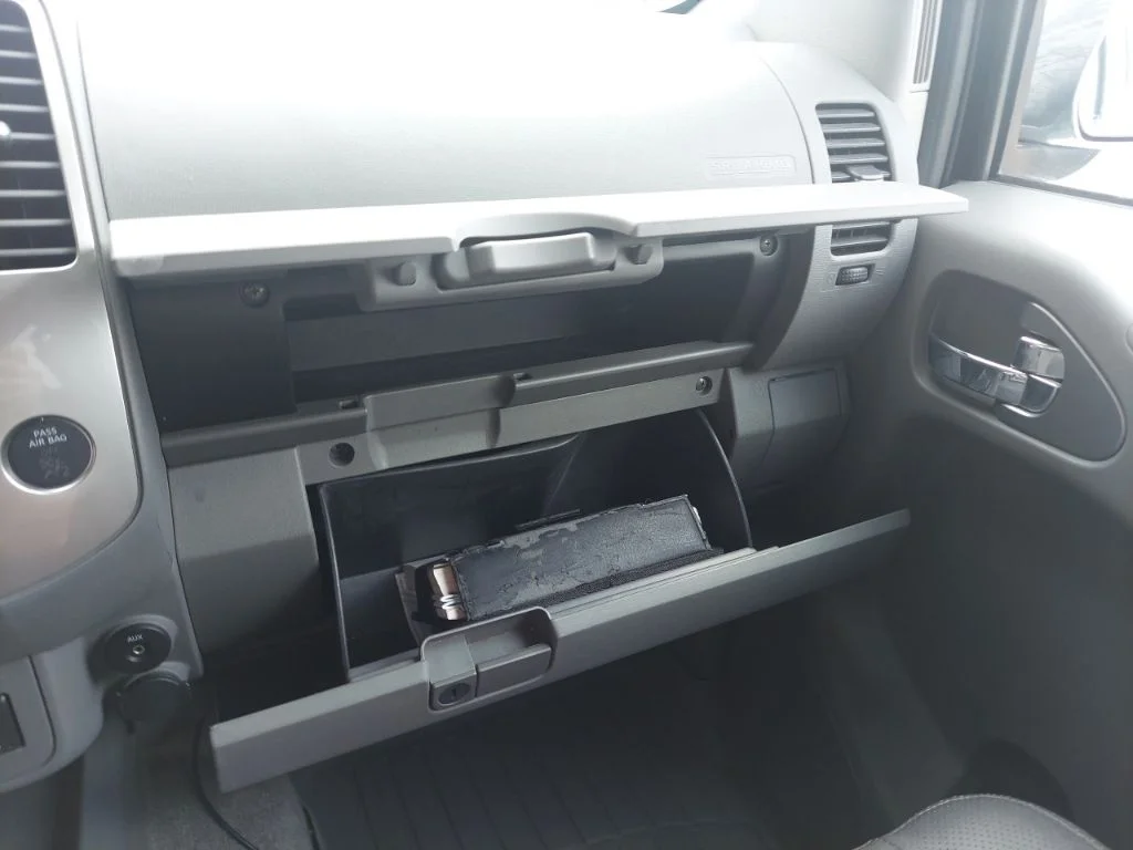 Used 2011 White Nissan SL image 30