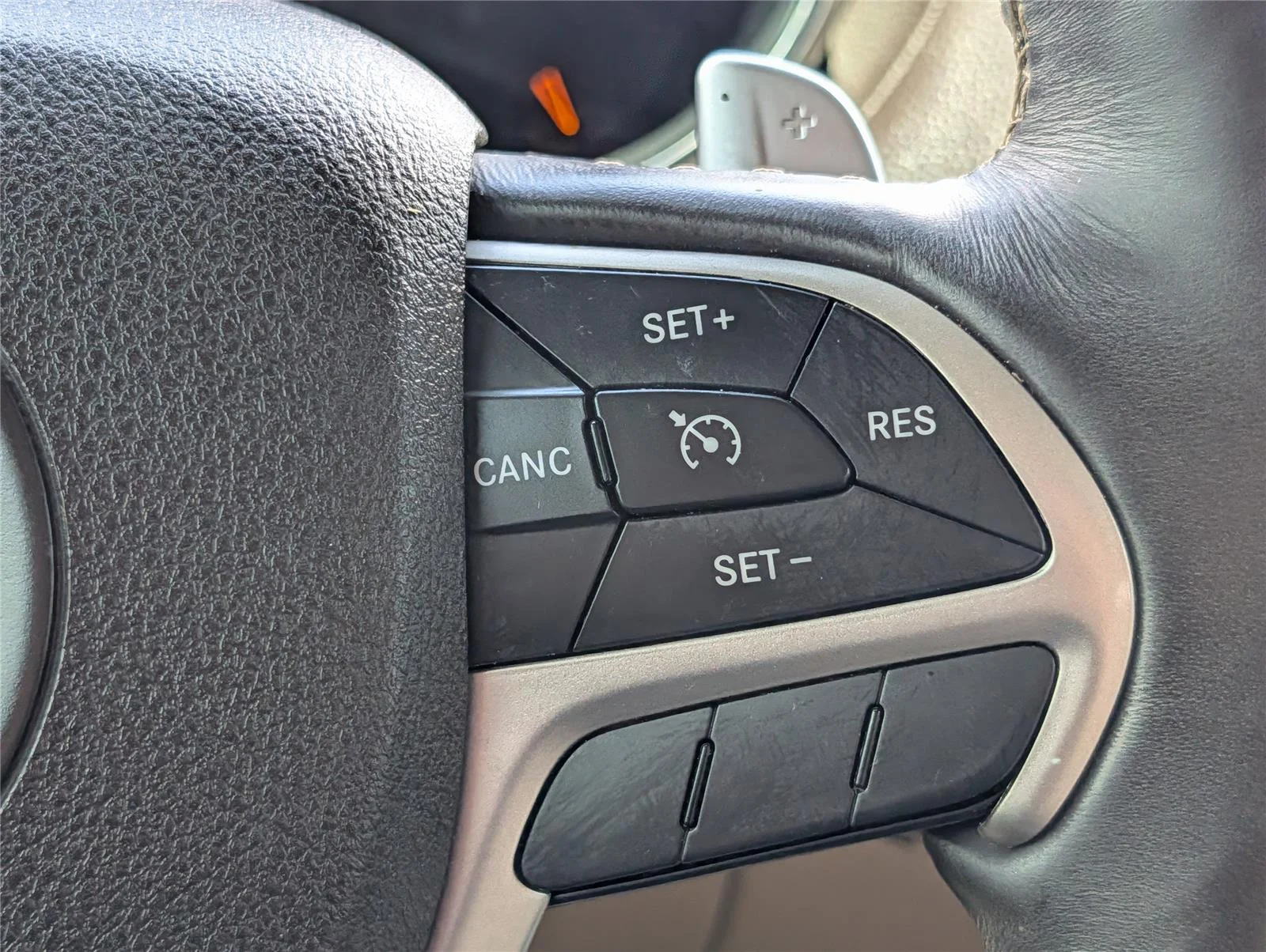 Used 2017 Diamond Black Crystal Pearlcoat Jeep Overland image 24