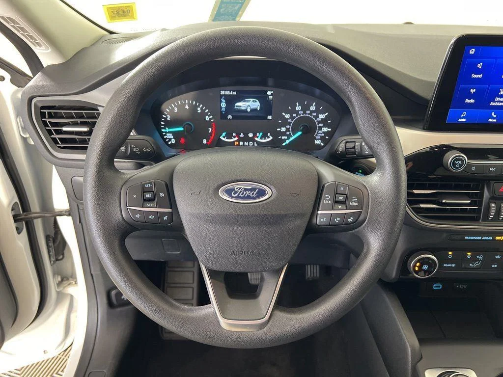 Used 2022 White Metallic Ford SE image 16