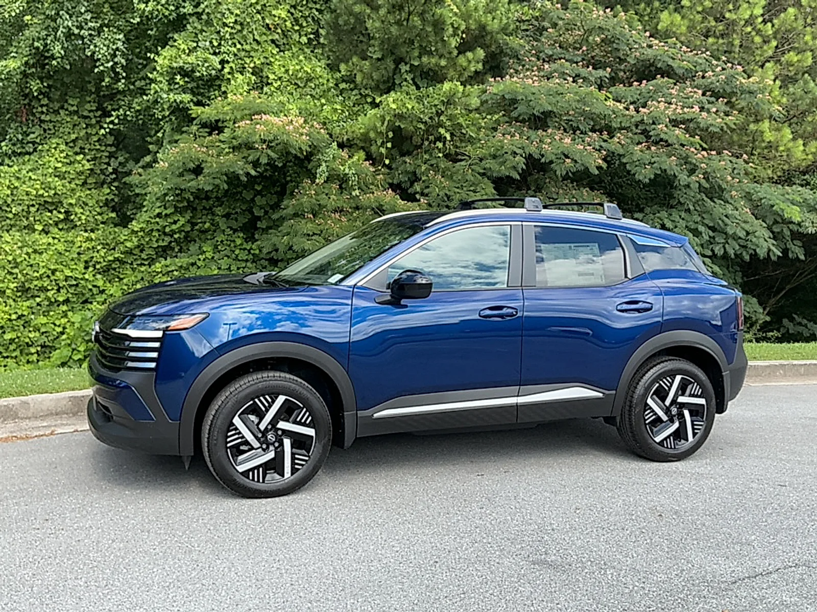 New 2026 Deep Blue Pearl Nissan SV image 4