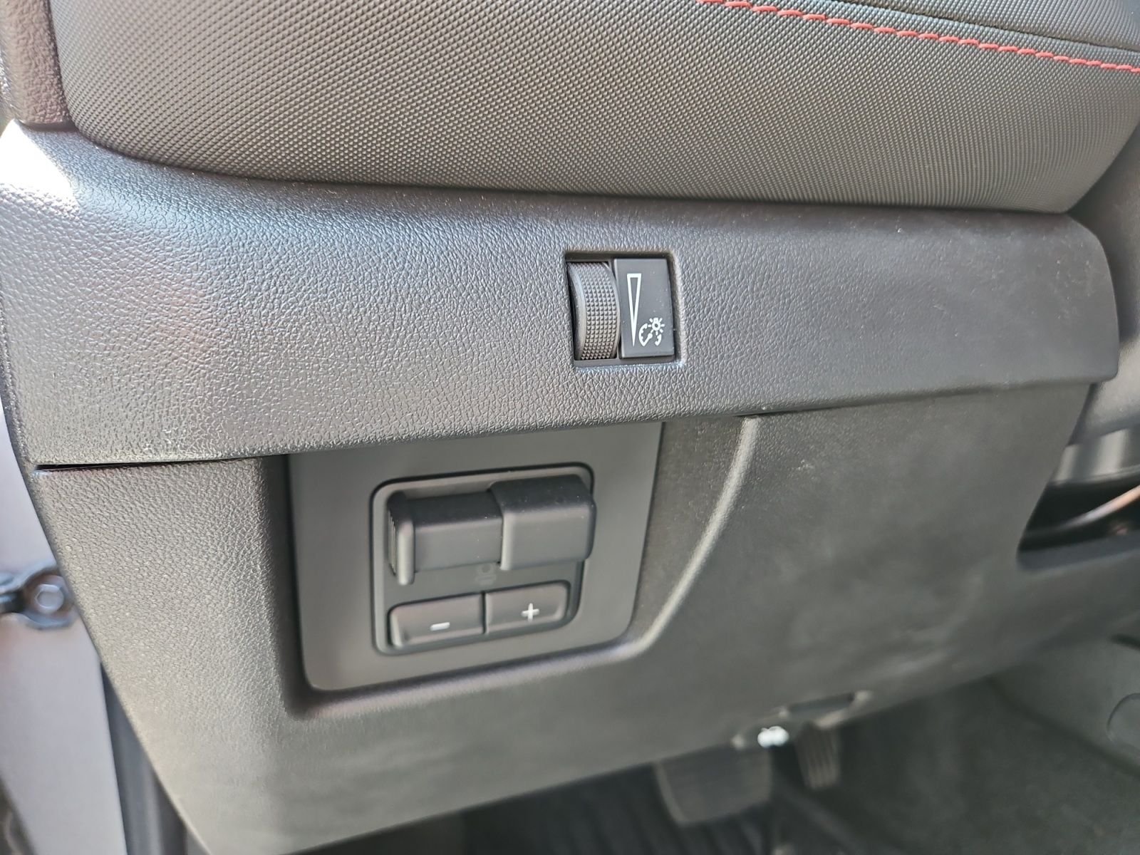 Used 2025 Gray Chevrolet Z71 image 23