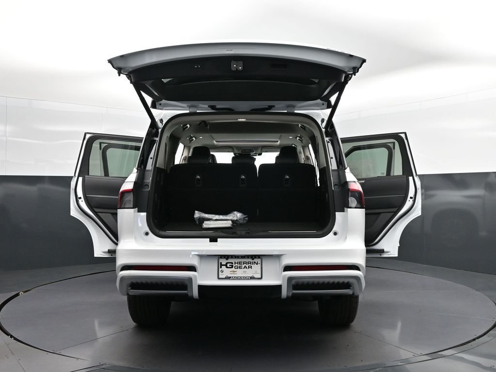 New 2026 RADIANT WHITE INFINITI Luxe 2WD image 54