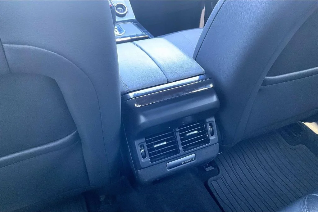 Used 2022 Gray Land Rover R-Dynamic SE image 24