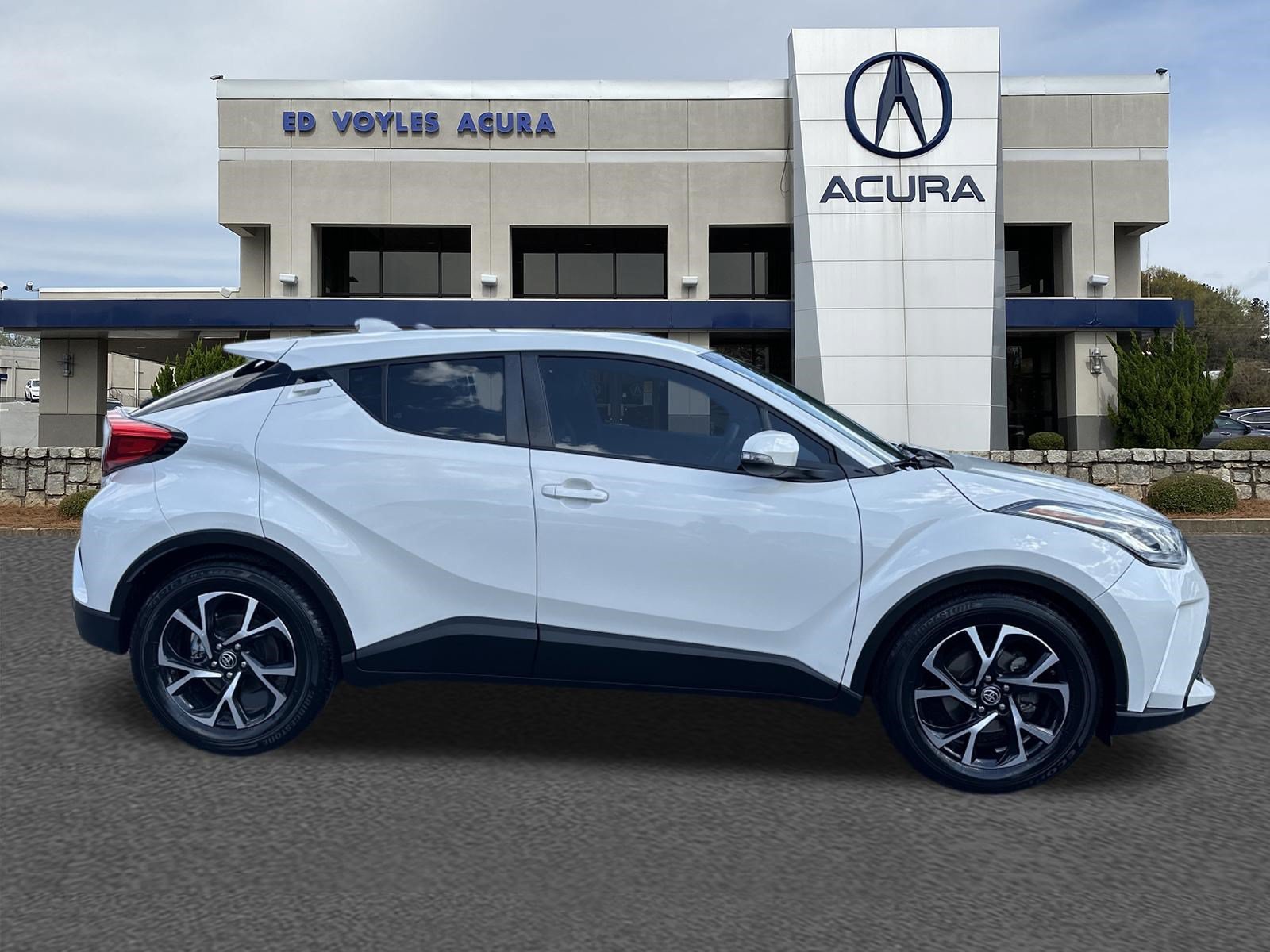 Used 2021 Blizzard Pearl Toyota XLE image 4