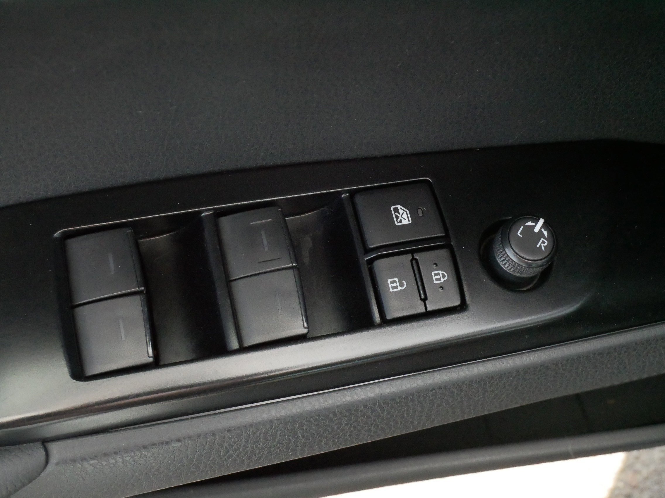 2025 Toyota Camry LE - Photo 19