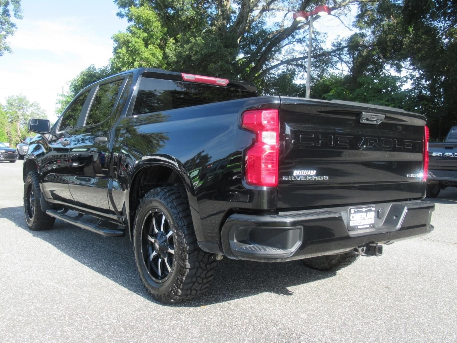 Used 2022 Black Chevrolet Custom image 5