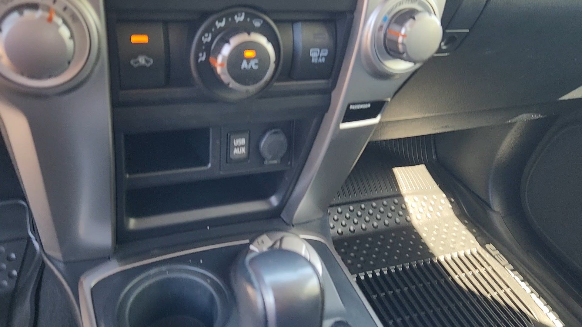 Used 2019 Super White Toyota SR5 image 36