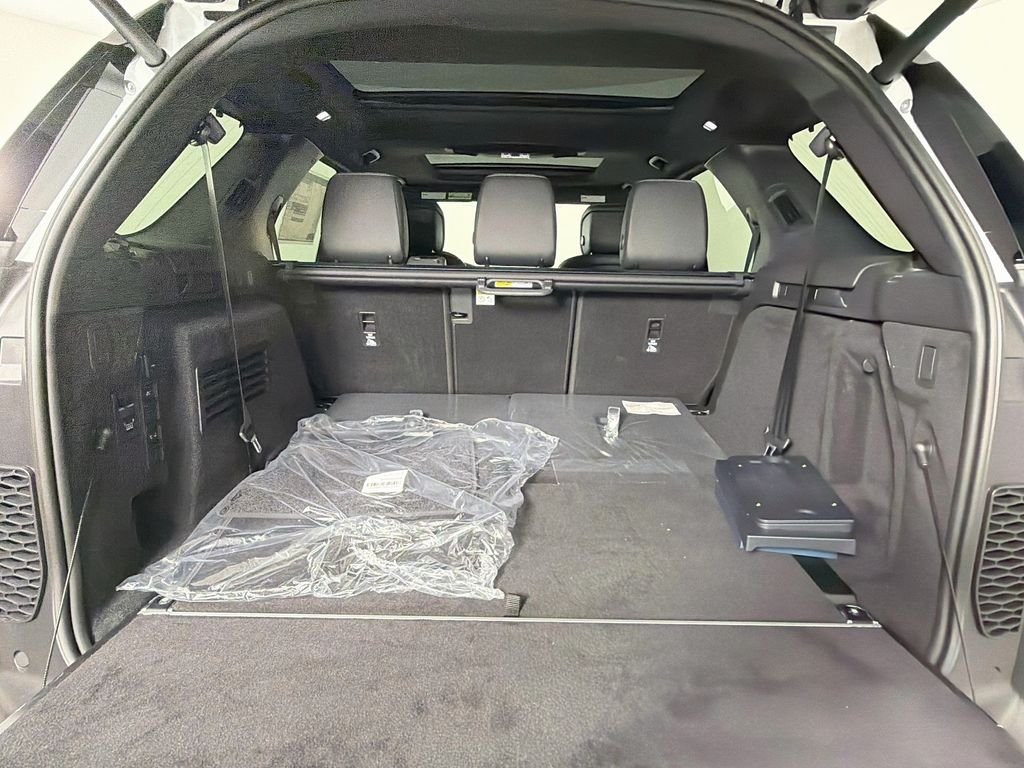 New 2026 Fuji White Land Rover S image 28