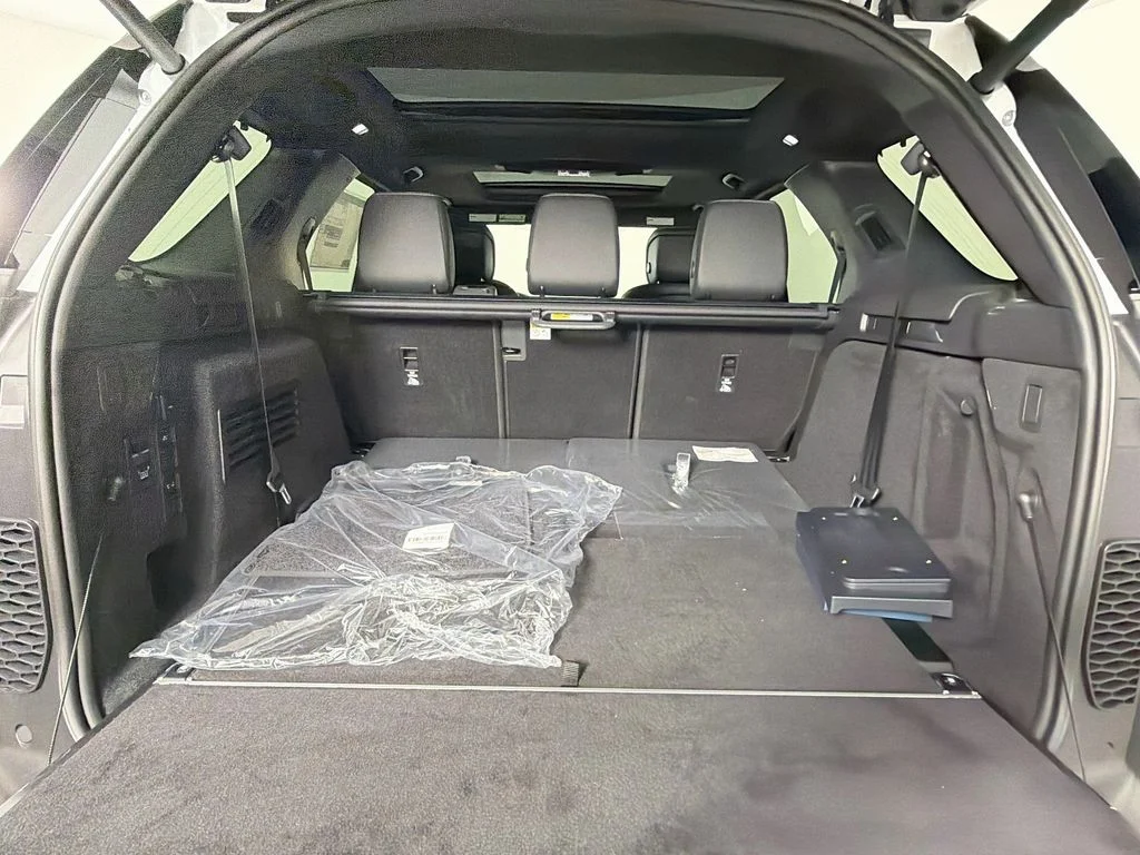 New 2026 Fuji White Land Rover S image 28
