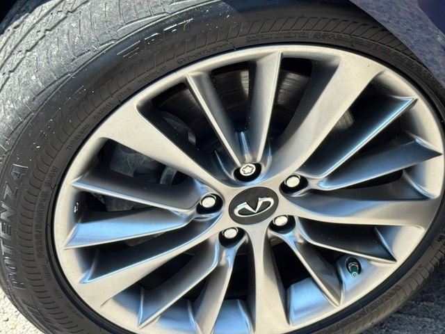 Used 2022 Grand Blue INFINITI LUXE image 13