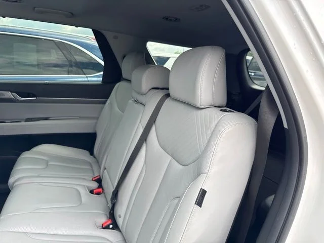 Used 2024 Hyper White Hyundai SEL 7P AWD image 9