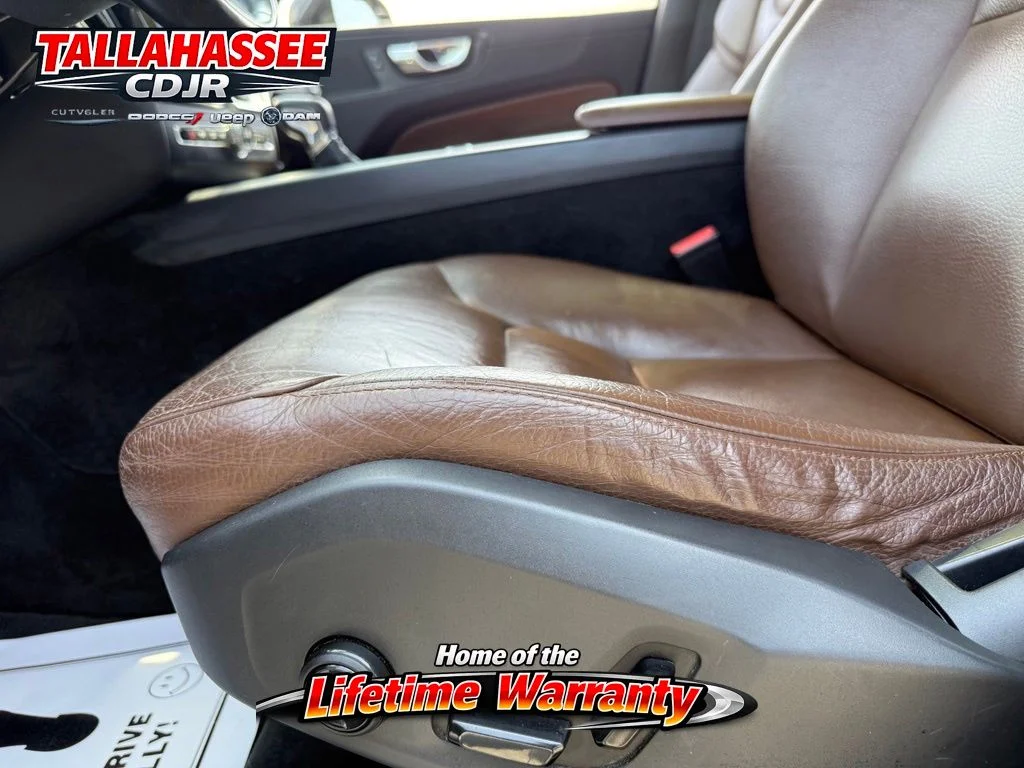 Used 2018 Gray Metallic Volvo T5 Momentum image 17