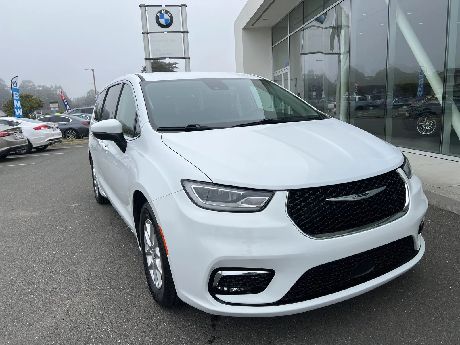 2023 Chrysler Pacifica Touring L's photo