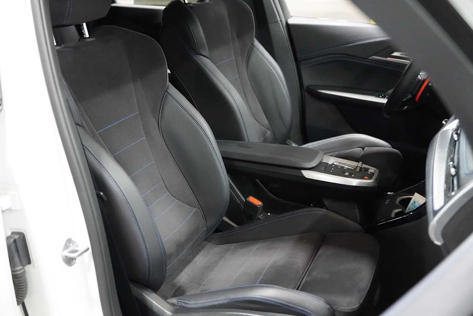 Certified Used 2024 Alpine White BMW M35i image 11