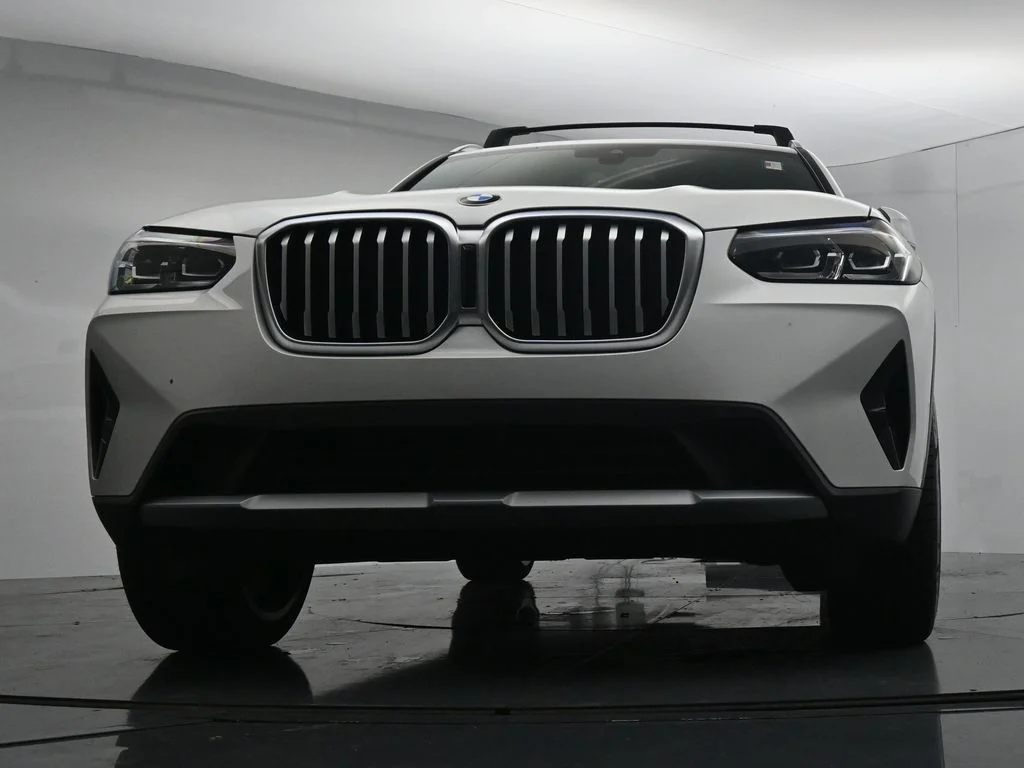 Used 2022 White BMW xDrive30i image 19