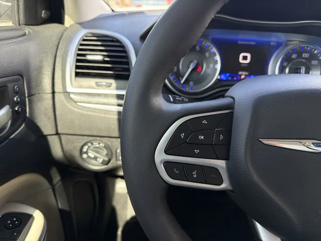 Used 2022 White Chrysler Touring image 28