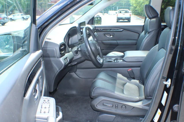 Used 2023 Crystal Black Pearl Honda Touring image 11