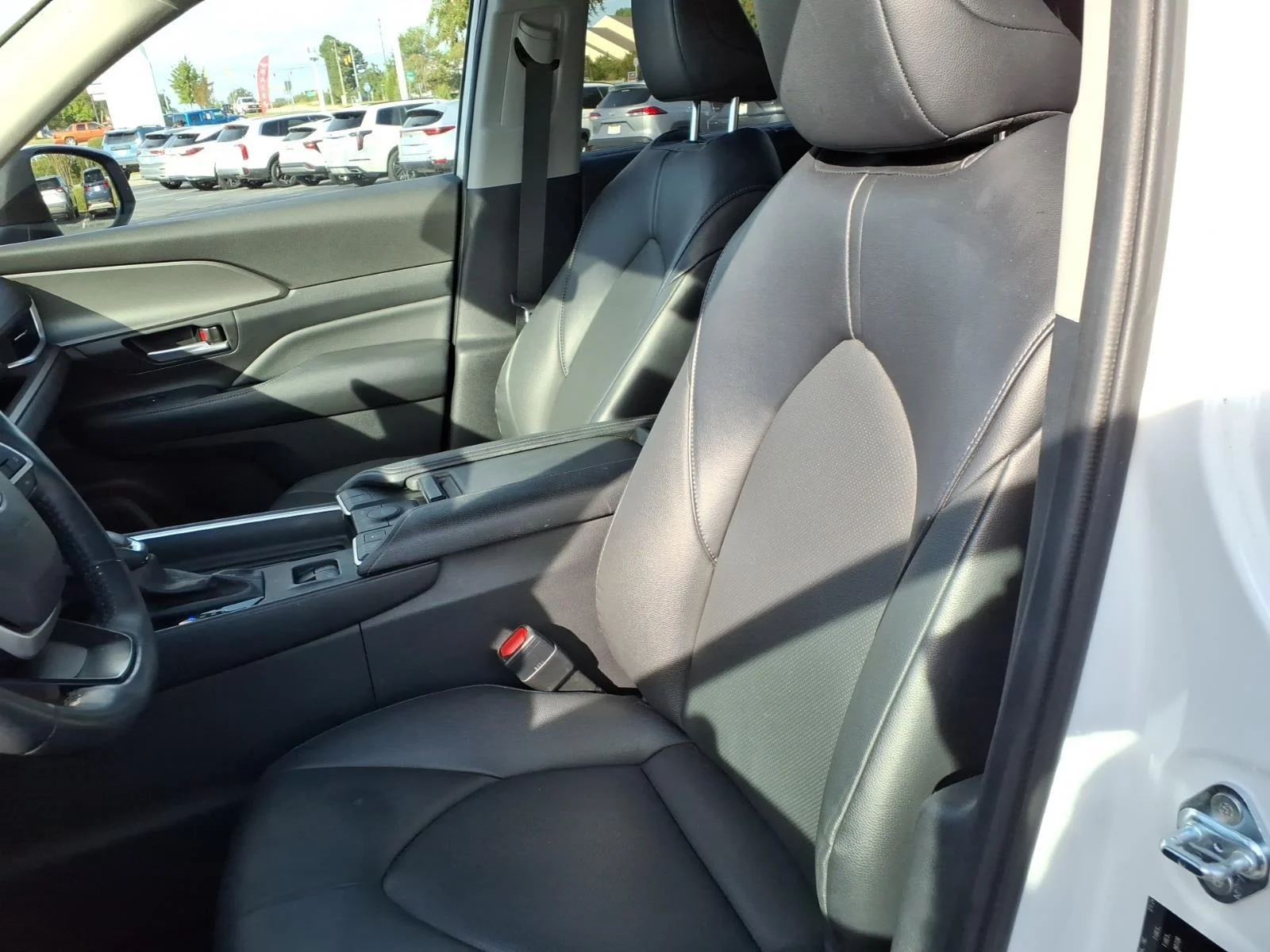 Used 2024 Wind Chill Pearl Toyota XLE image 20