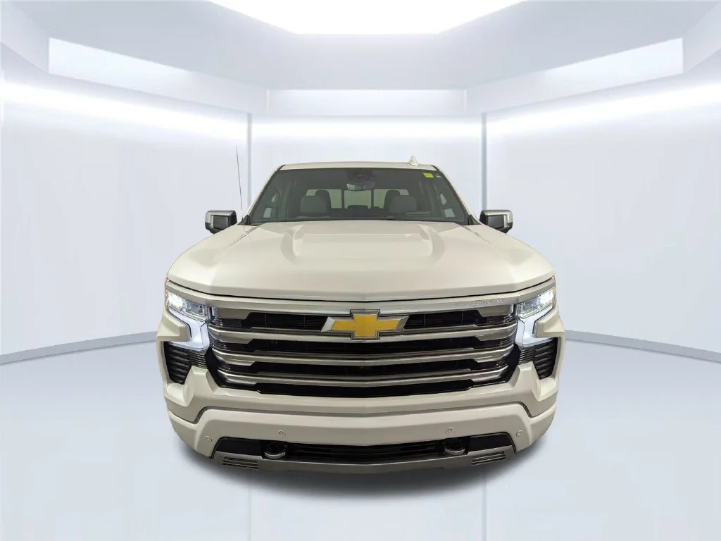 Used 2024 Beige Chevrolet High Country image 4