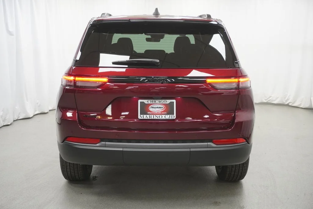New 2026 Velvet Red Pearl-Coat Exterior Paint Jeep Altitude image 10