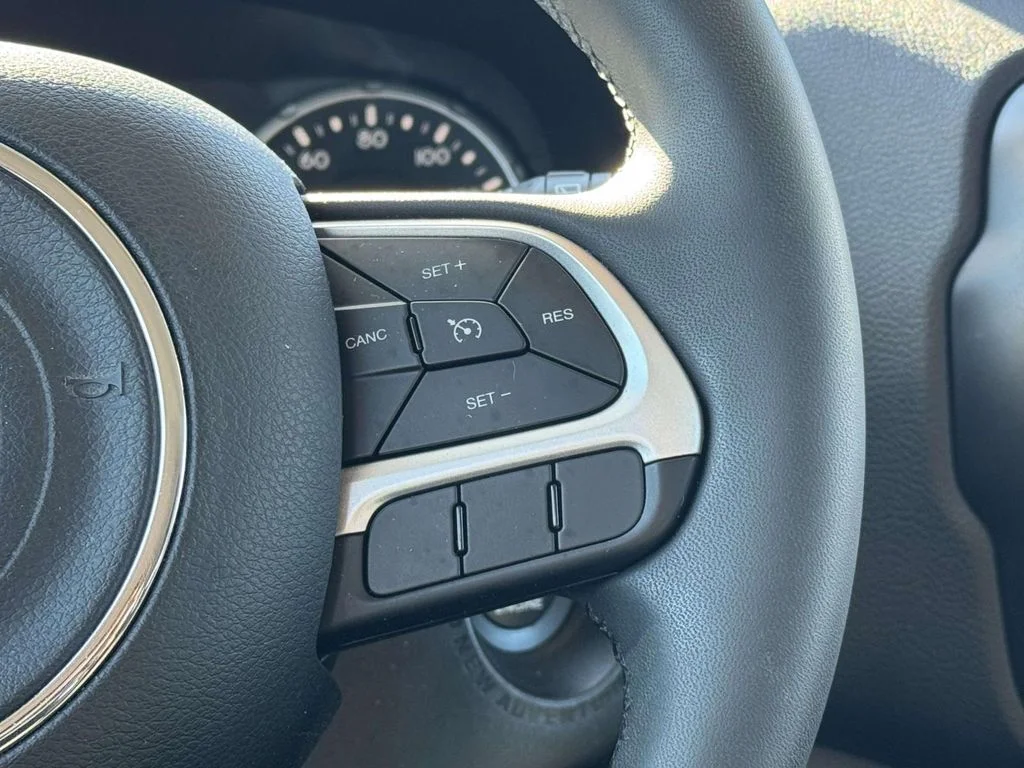 Used 2019 Blue Jeep Latitude image 22