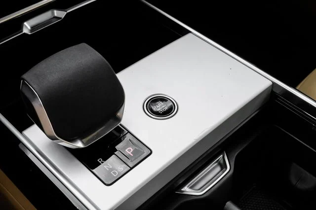 New 2026 Fuji White Land Rover SE image 32