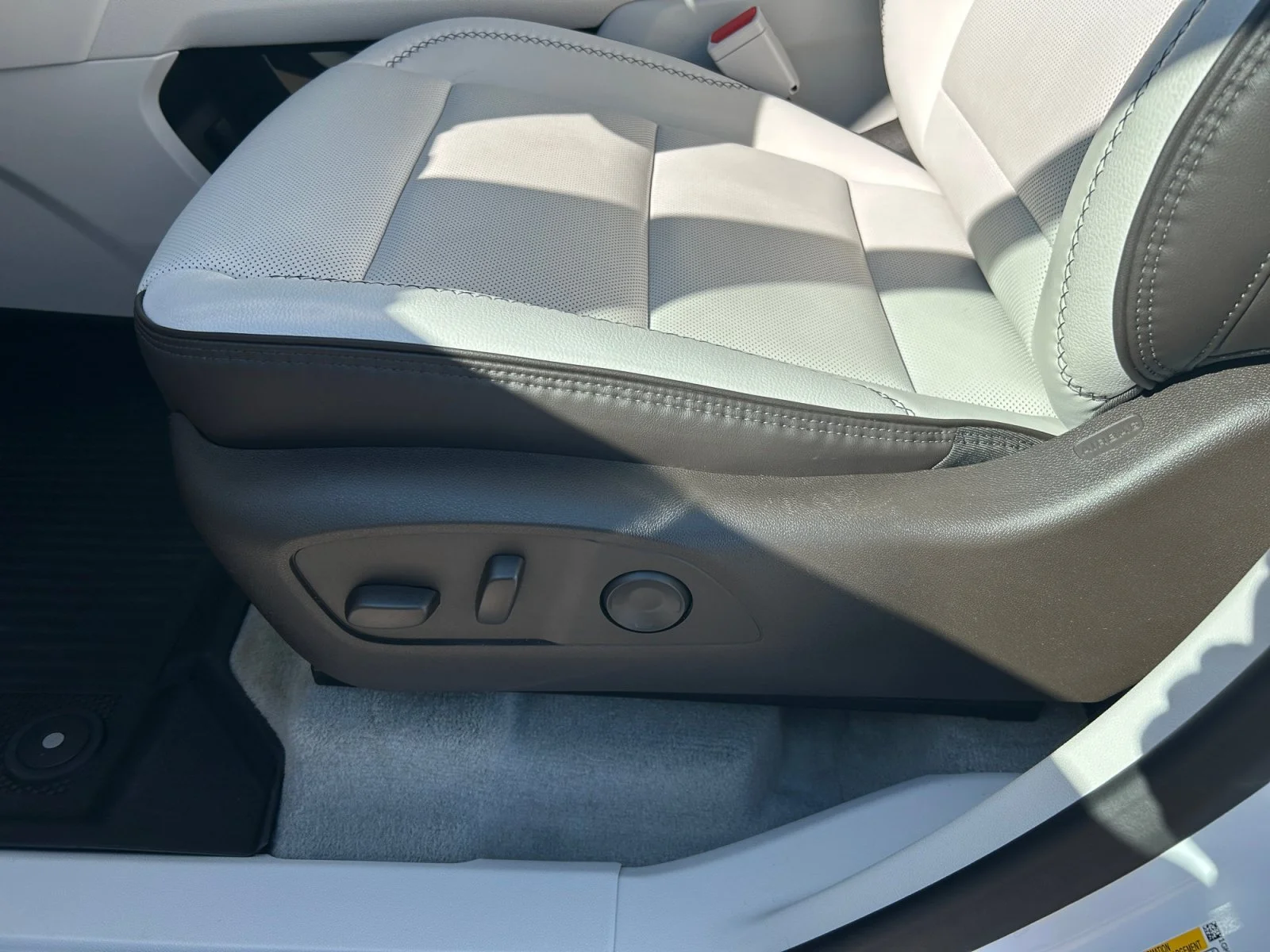 Used 2025 Summit White GMC Denali AWD Leather Sunroof Navigation image 15