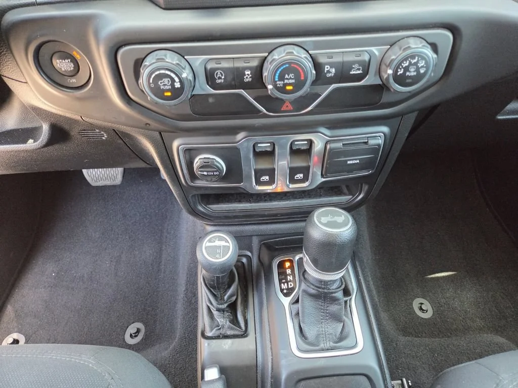 Used 2021 Black Clearcoat Jeep Sport S image 29