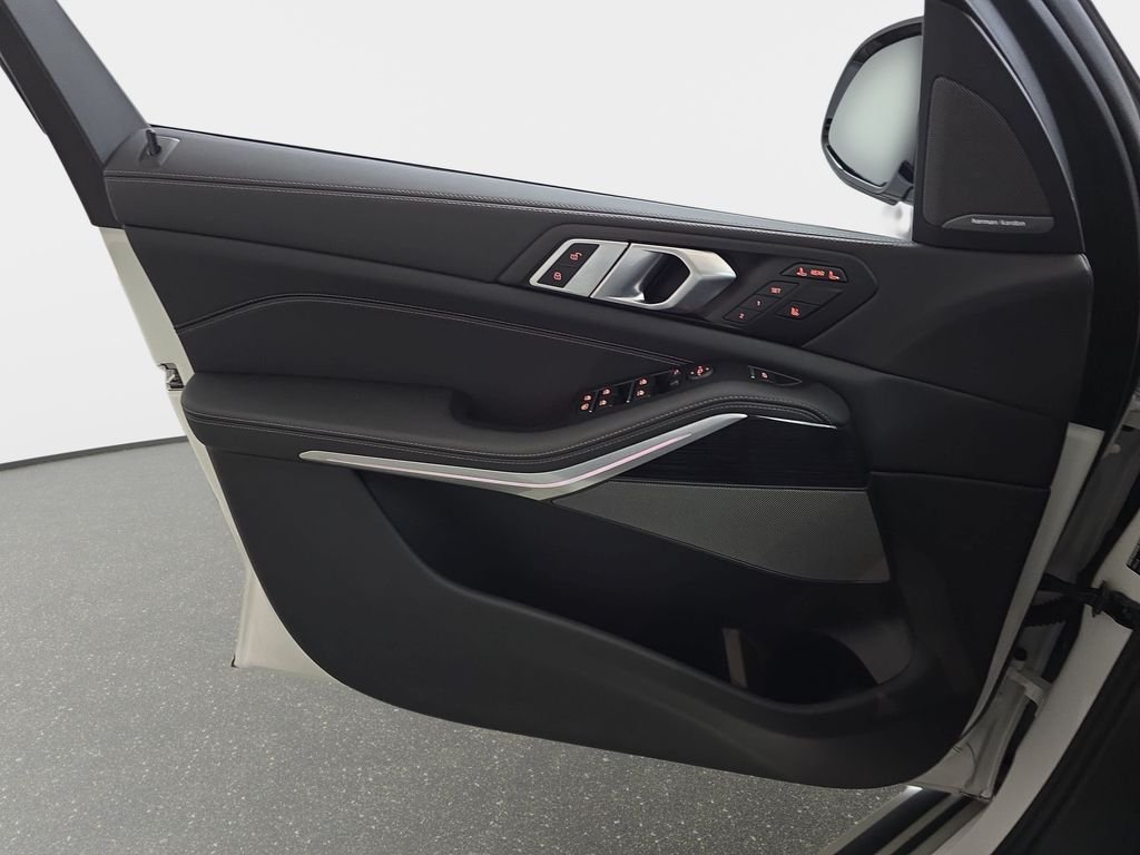 Used 2026 Alpine White BMW xDrive40i image 28