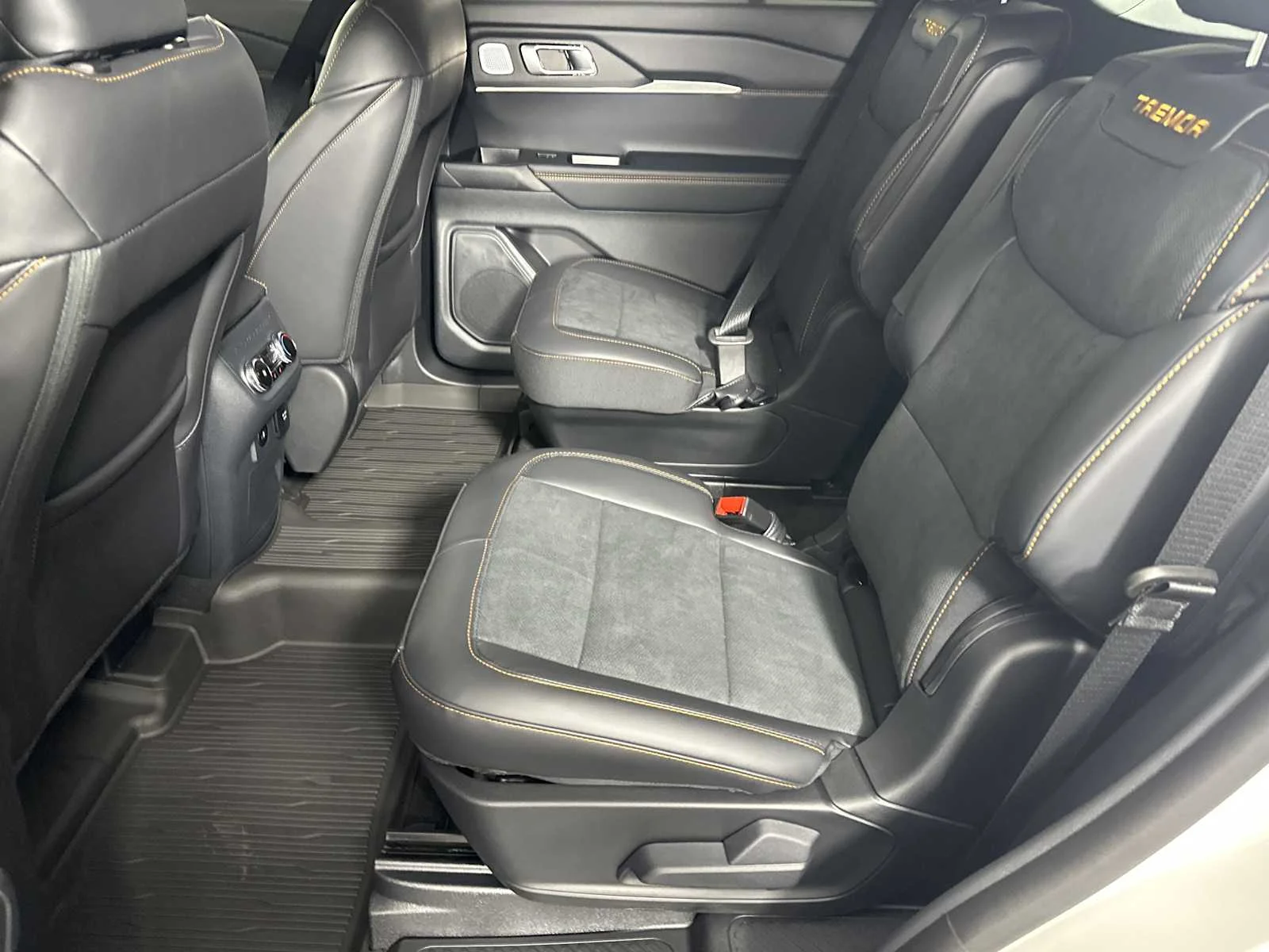 New 2026 Star White Metallic Tri-Coat Ford Tremor image 23