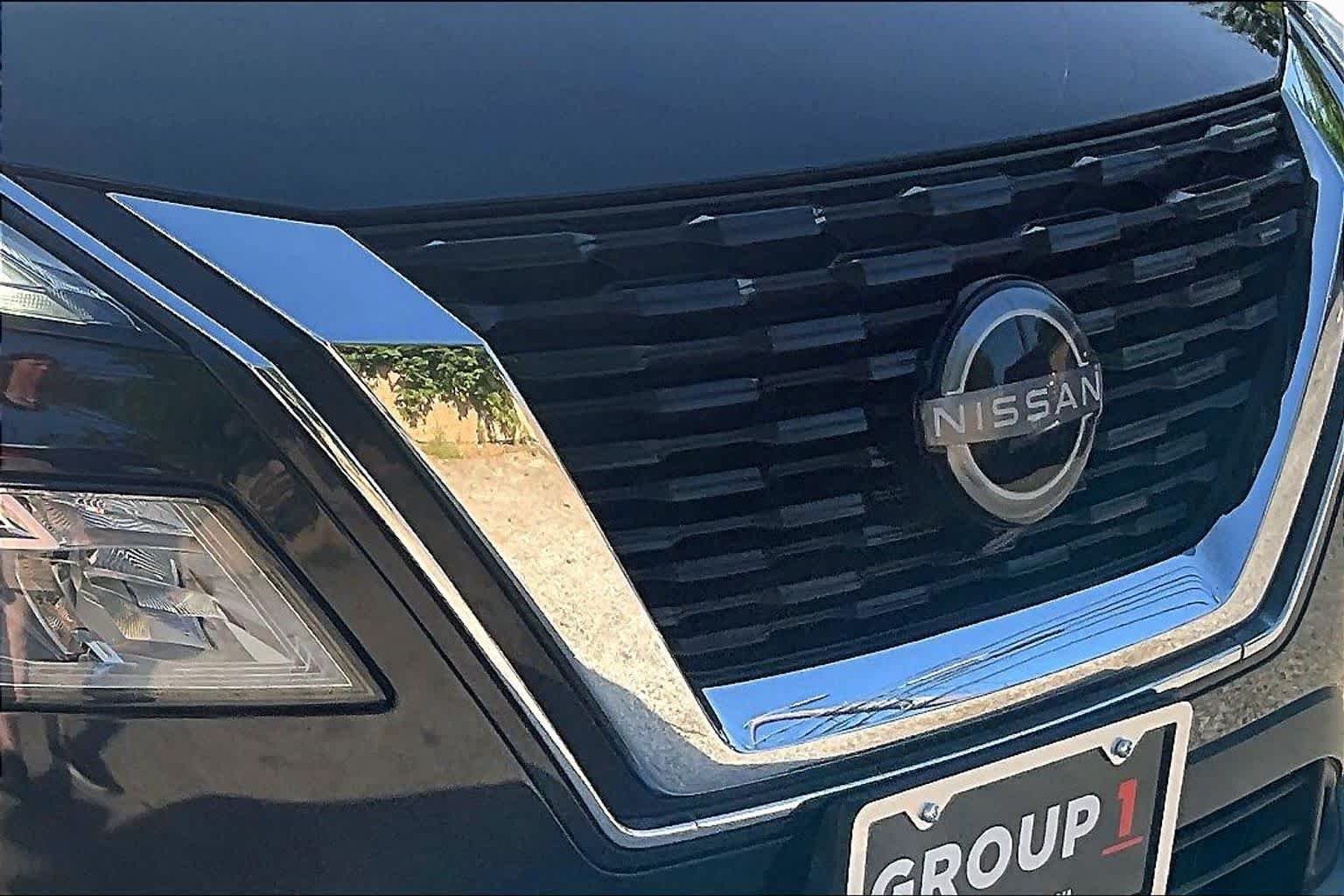 Used 2022 Super Black Nissan SV image 29