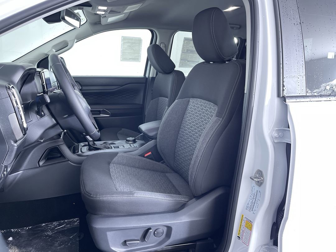 New 2025 Oxford White Ford XLT image 15