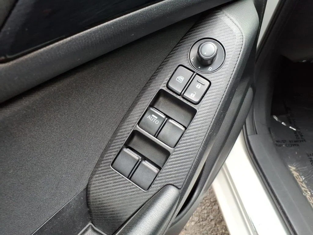 Used 2014 White Mazda i Sport image 14