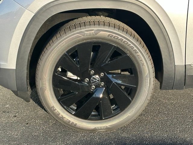 New 2026 Silver Mist Metallic Volkswagen 2.0T SE w/Technology image 9