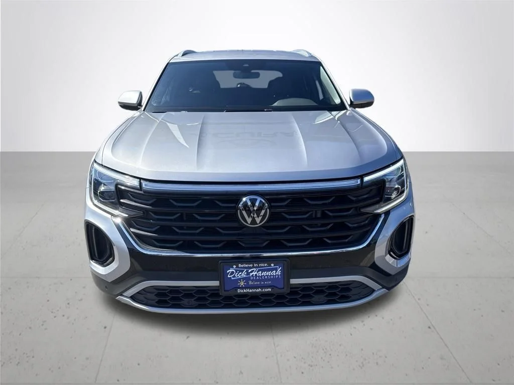 Used 2024  Volkswagen 2.0T SE w/Technology image 2