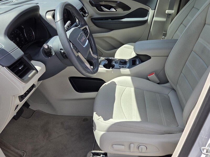 Used 2022 White Frost GMC AWD 4DR DENALI image 10
