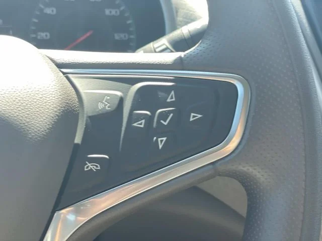 Used 2025 White Chevrolet LT image 15