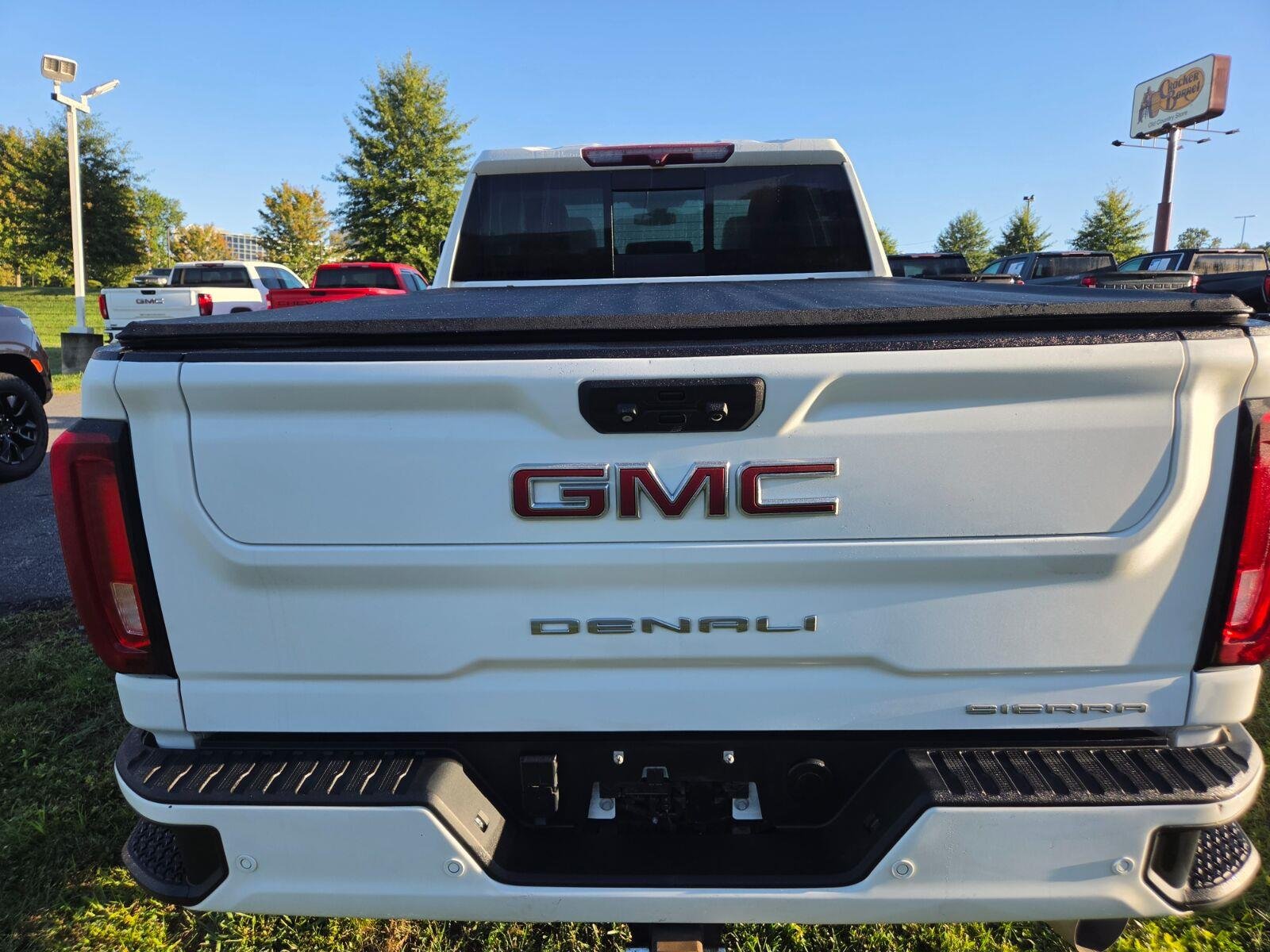 Used 2022 SUMMIT WHITE GMC Denali image 9