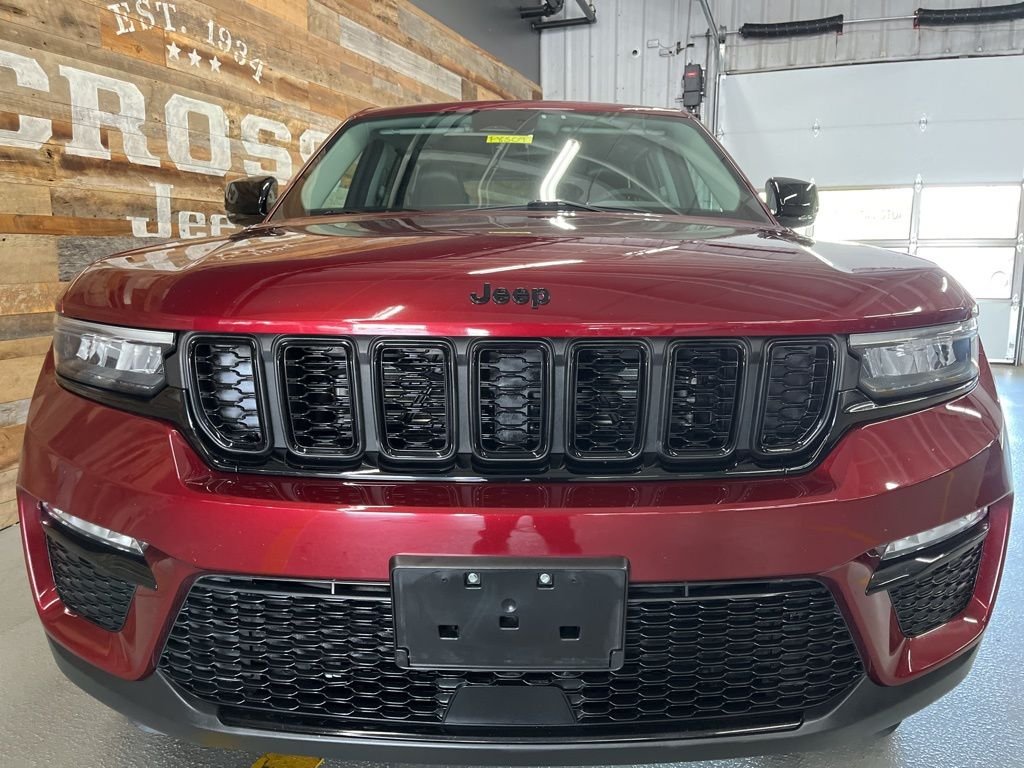 Used 2023 Velvet Jeep Limited image 6